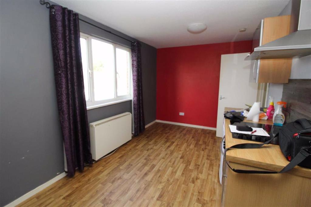 De Burton Court, Inmans Road, Hedon, East Yorkshire 1 bed flat £18,000