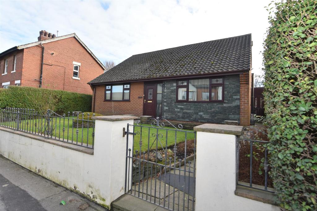 Liverpool Road South, Burscough... 3 bed detached bungalow £220,000