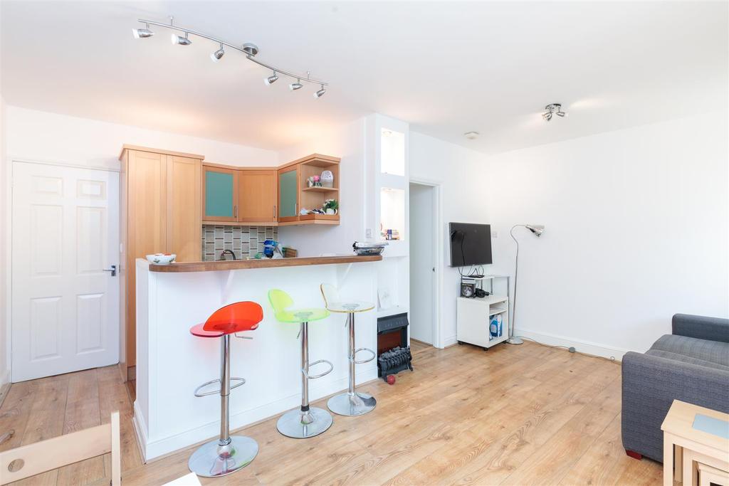 Warwick Crescent, Little Venice W2 1 bed flat £1,625 pcm (£375 pw)