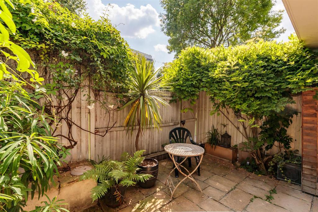 Warwick Crescent, Little Venice W2 1 bed flat £1,625 pcm (£375 pw)