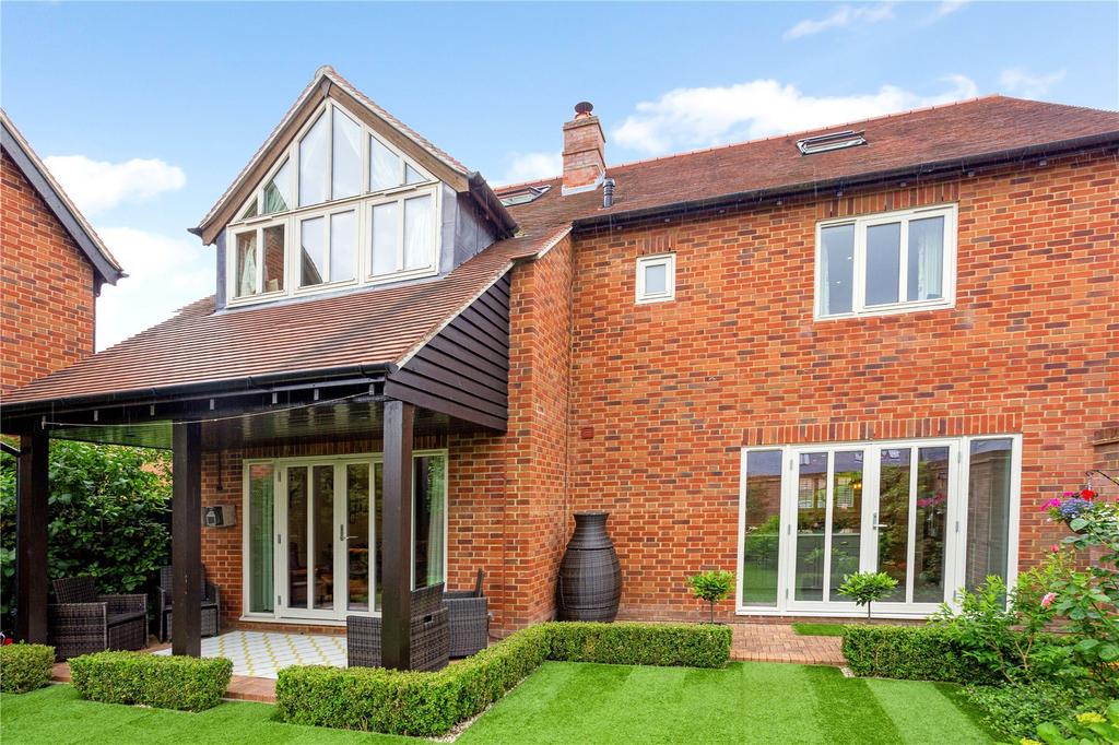 Geescroft Walk, Harpenden, Hertfordshire, AL5 4 bed detached house £1,375,000