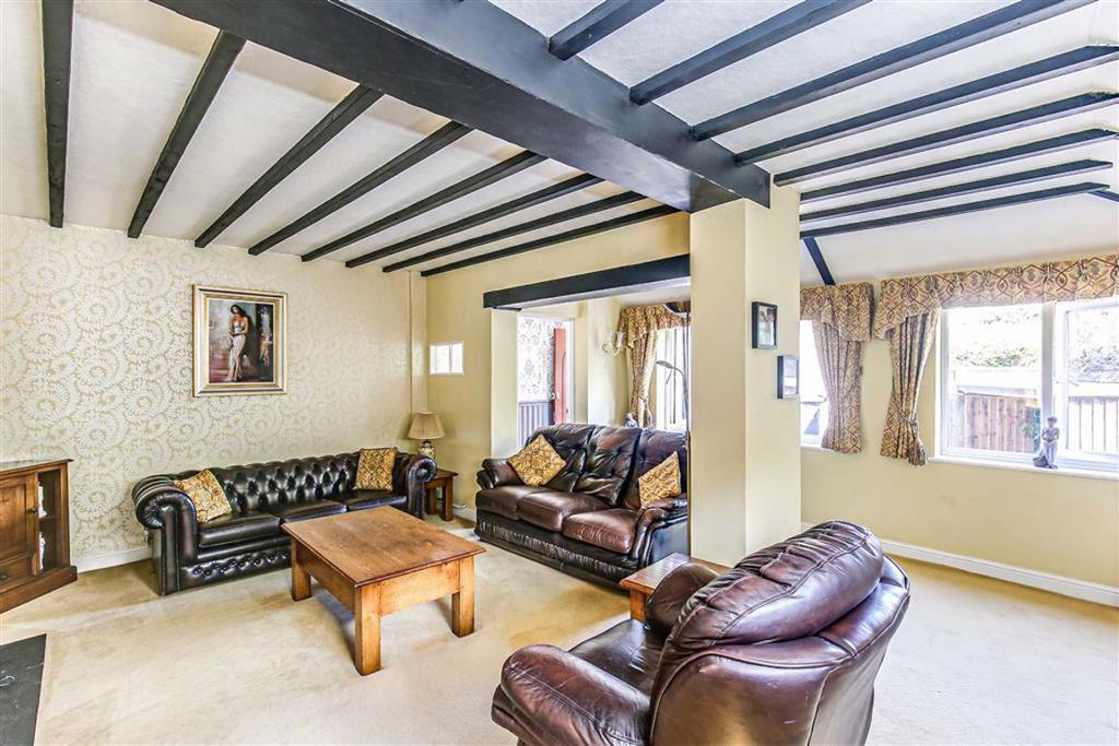 Crowhurst Lane End, Oxted, Surrrey 3 bed detached house £1,995 pcm (£