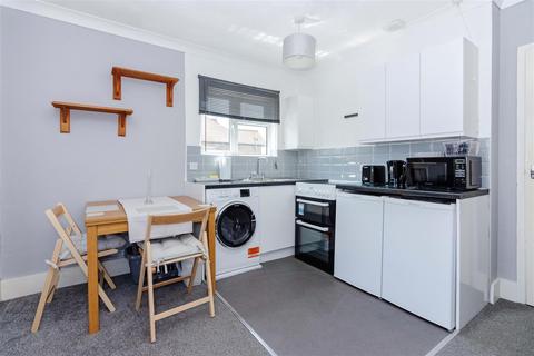 Flat 2, 2 Alexandra Road, Worthing, BN11 2DX