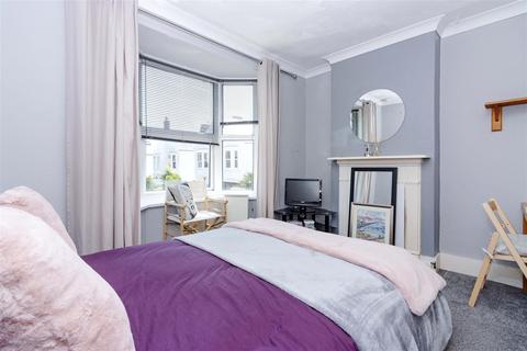Flat 2, 2 Alexandra Road, Worthing, BN11 2DX
