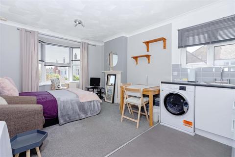 Flat 2, 2 Alexandra Road, Worthing, BN11 2DX