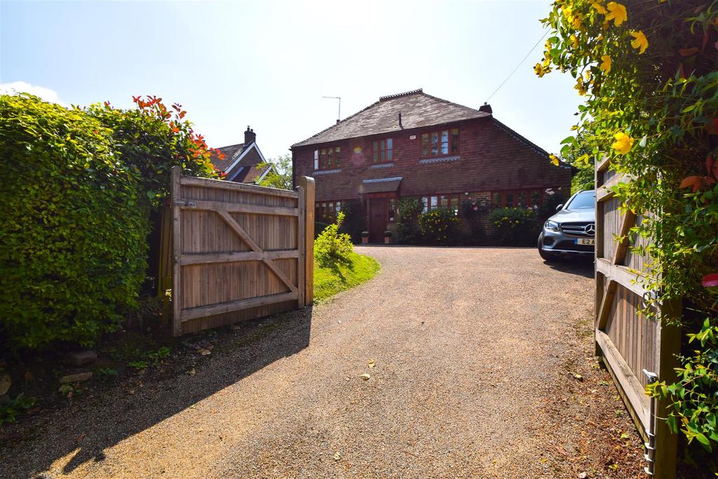 Mountfield, Robertsbridge 4 bed detached house £749,950