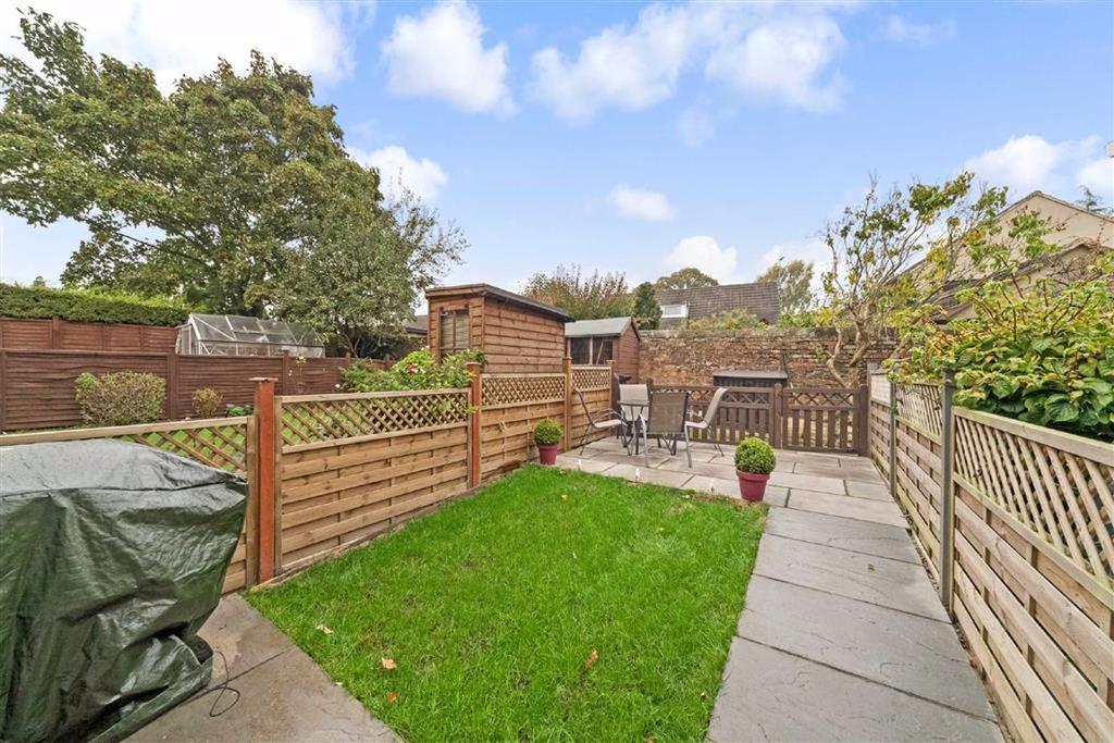 Millfield Glade, Harrogate, North Yorkshire 2 bed terraced house £825