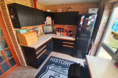 59 Beverley Avenue, Nuneaton, CV10 9JP