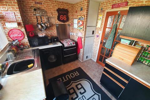 59 Beverley Avenue, Nuneaton, CV10 9JP