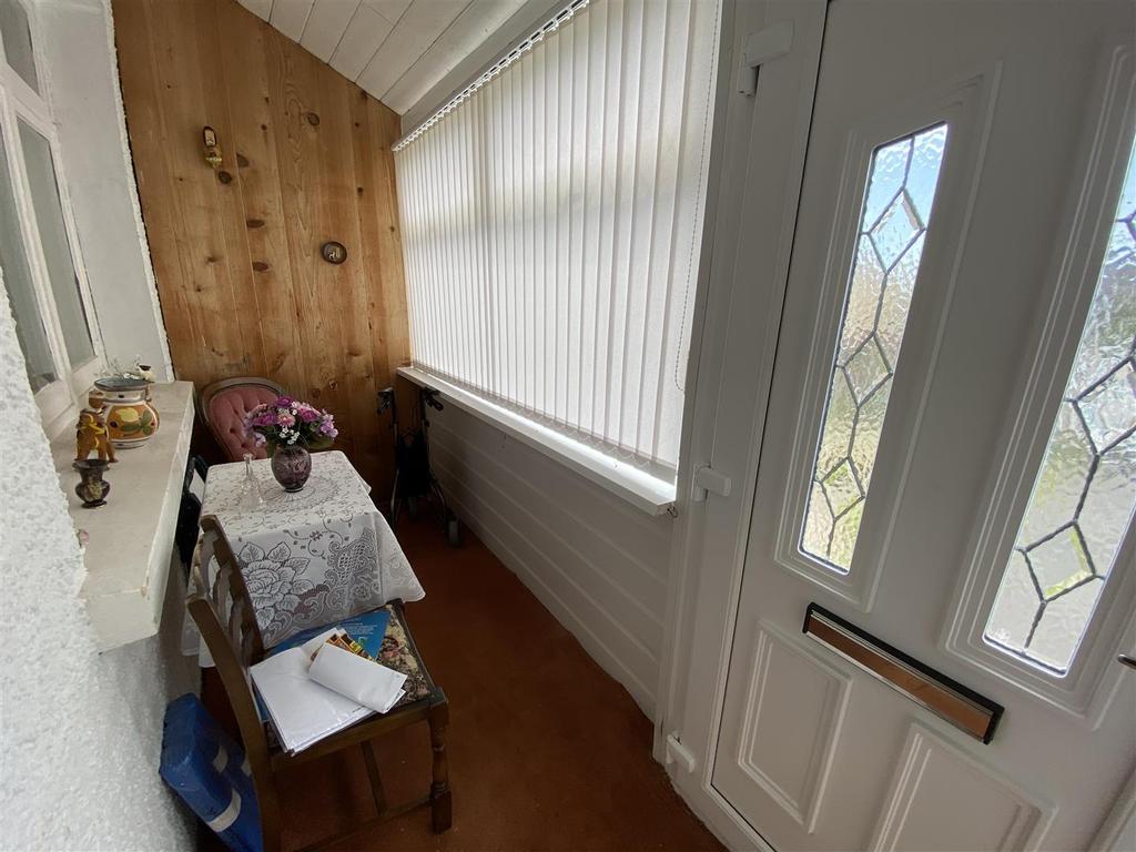 Waun Road, Llanelli 2 bed semidetached bungalow £100,000