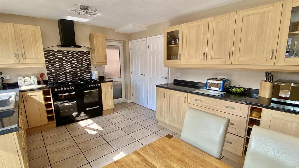 Poynton Road, Shawbury, Shrewsbury 3 bed detached house £250,000