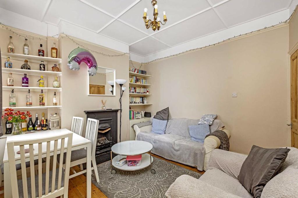 Edencourt Road, Furzedown 4 bed house £2,500 pcm (£577 pw)