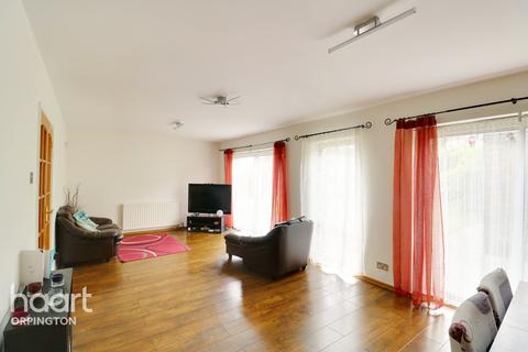 1 Adcock Walk, Orpington, BR6 9SY