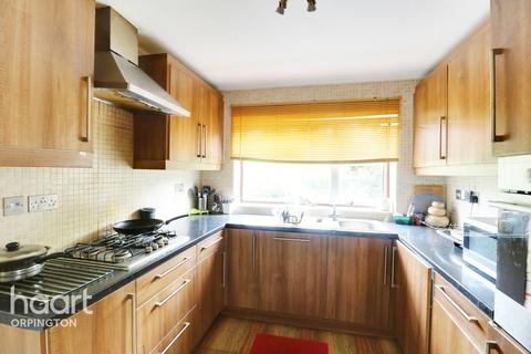 1 Adcock Walk, Orpington, BR6 9SY