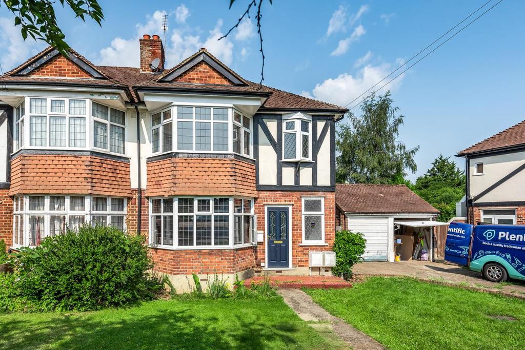 Vale Crescent, Kingston Vale 1 bed £375,000