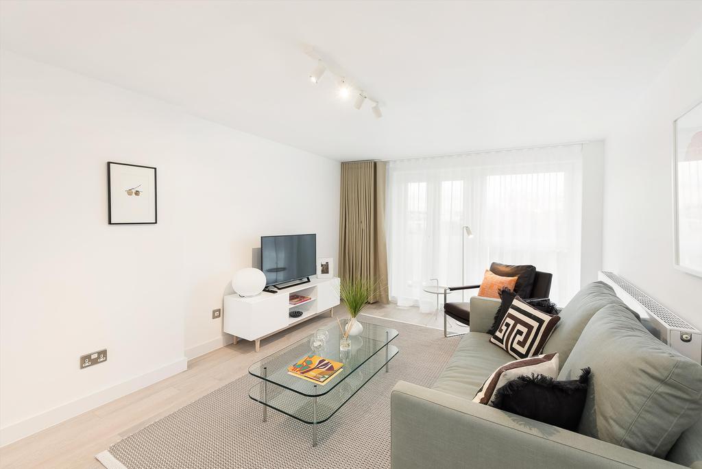Kilmuir House, Ebury Street, London... 2 bed flat £2,817 pcm (£650 pw)