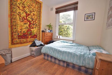 4 bedroom terraced house to rent, Kirkwood Road, Nunhead, London, SE15