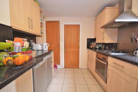 4 bedroom terraced house to rent, Kirkwood Road, Nunhead, London, SE15