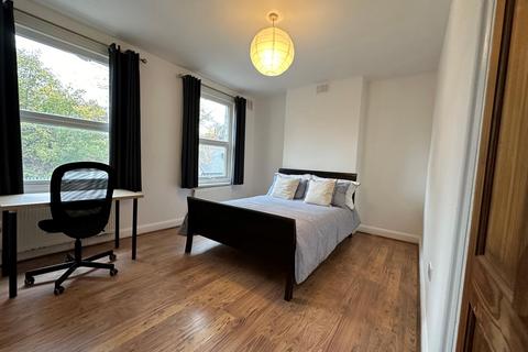 4 bedroom terraced house to rent, Kirkwood Road, Nunhead, London, SE15