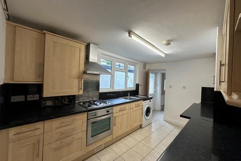 4 bedroom terraced house to rent, Kirkwood Road, Nunhead, London, SE15