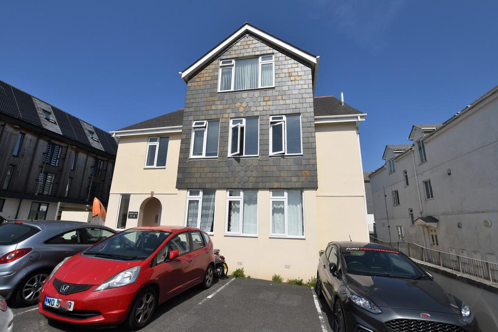 Hilgrove Road, Newquay, TR7 2 bed apartment £220,000