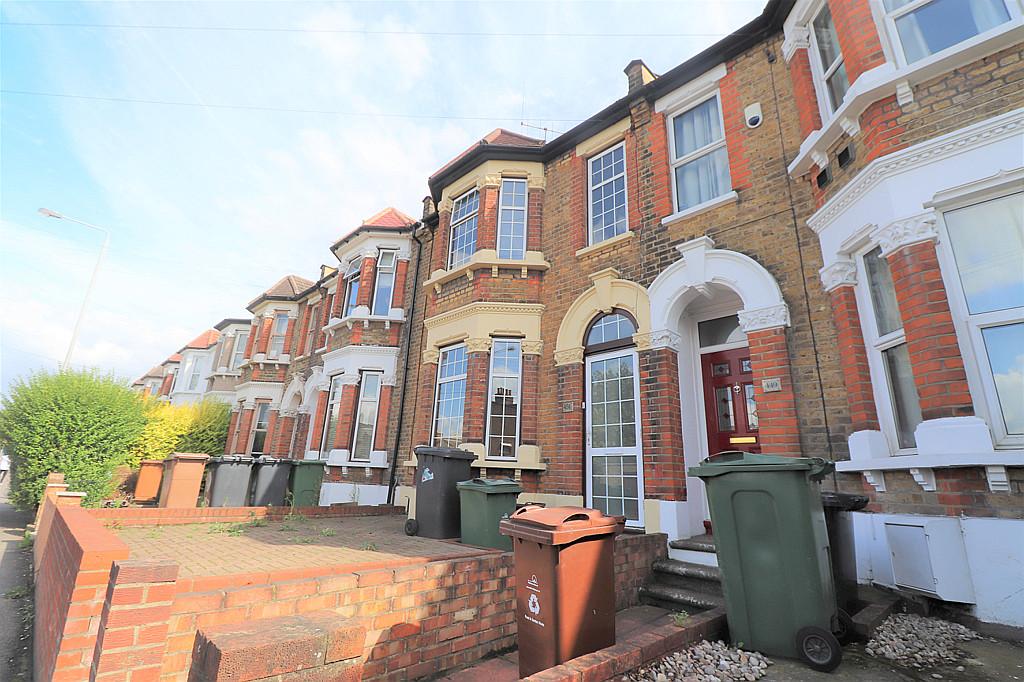 Grove Green Road, Leytonstone E11 4 bed semidetached house £1,900