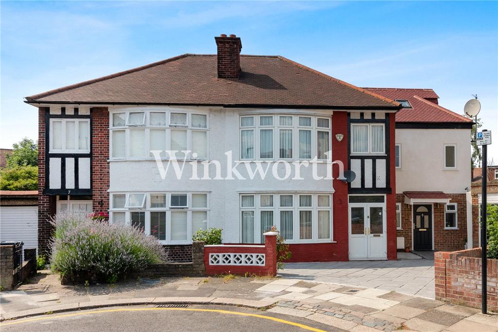 Wilmot Road, London, N17 3 bed terraced house £2,200 pcm (£508 pw)