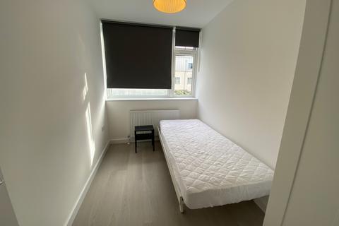 1 bedroom in a flat share to rent, Carmen Street, Poplar, E14