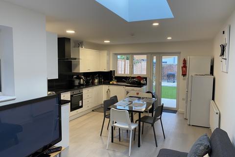 1 bedroom in a flat share to rent, Carmen Street, Poplar, E14