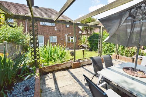14 Winston Way, Ringwood, BH24 1QG