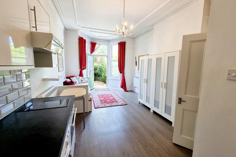 Studio to rent - Church Lane, Crouch End, N8