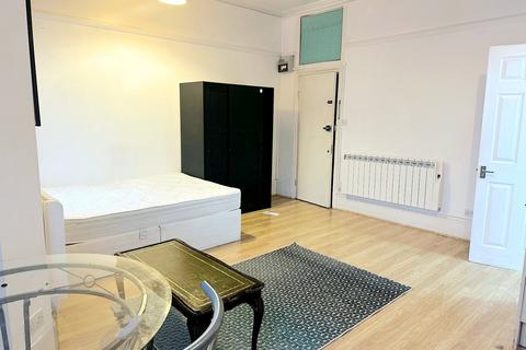 Studio to rent, Church Lane, Crouch End, N8