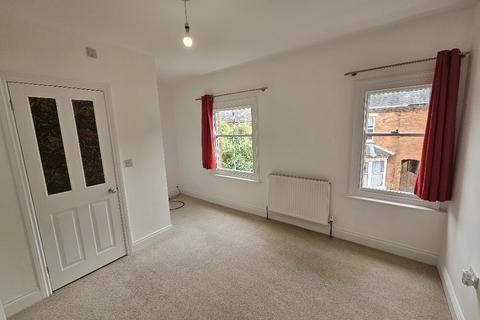 3 bedroom semi-detached house to rent, Grosvenor Road