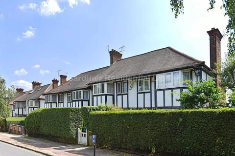 97 Princes Avenue, London, W3 8LY