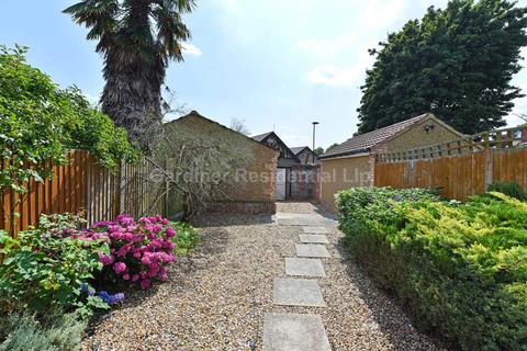 97 Princes Avenue, London, W3 8LY