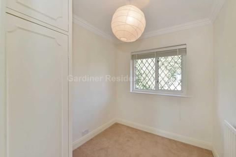 97 Princes Avenue, London, W3 8LY
