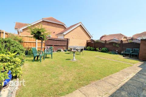 25 Deal Close, Clacton-on-sea, CO15 1NE