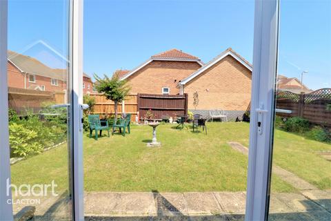 25 Deal Close, Clacton-on-sea, CO15 1NE