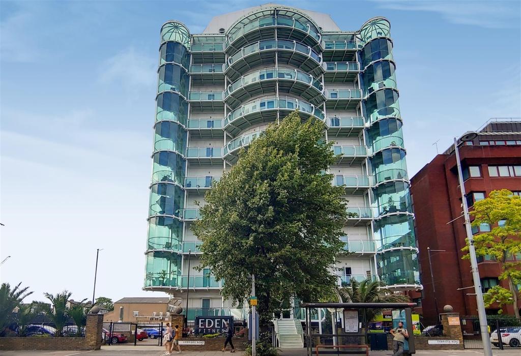 Cavalier House, 46-50 Uxbridge Road... 2 Bed Flat - £1,850 Pcm (£427 Pw)