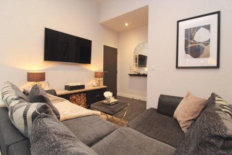 2 bedroom apartment to rent, Stylish 2 Bed in the Business District