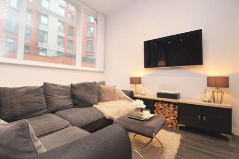 2 bedroom apartment to rent, Stylish 2 Bed in the Business District