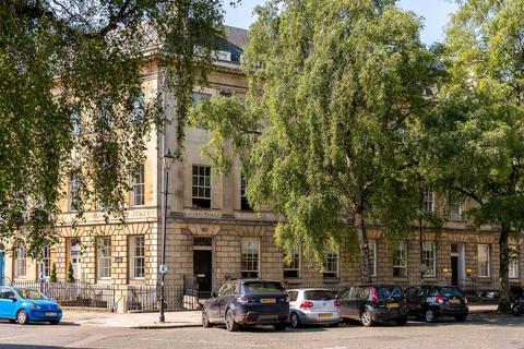 2 bedroom apartment to rent, Laura Place