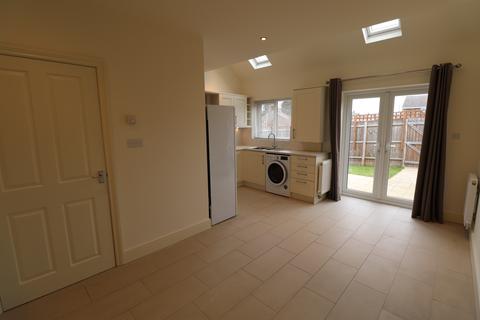 2 bedroom end of terrace house to rent, Fullingdale Road, Northampton NN3