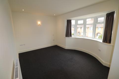 2 bedroom end of terrace house to rent, Fullingdale Road, Northampton NN3