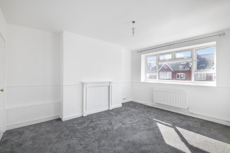 Barrow Road London SW16 2 bed apartment £1,395 pcm (£322 pw)
