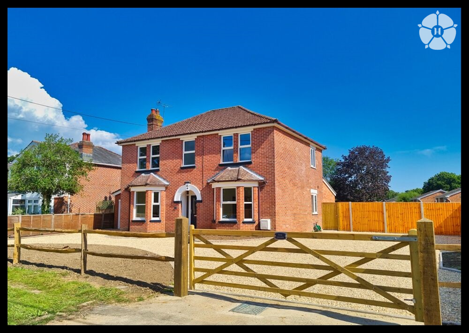 Cooks Lane, Calmore, Southampton SO40 4 bed detached house £675,000