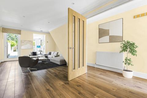 20 Railway Road, Teddington, TW11 8SB