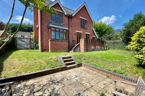 21 Burnt Oak, Dursley, GL11 4HD