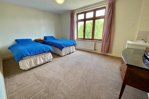 21 Burnt Oak, Dursley, GL11 4HD