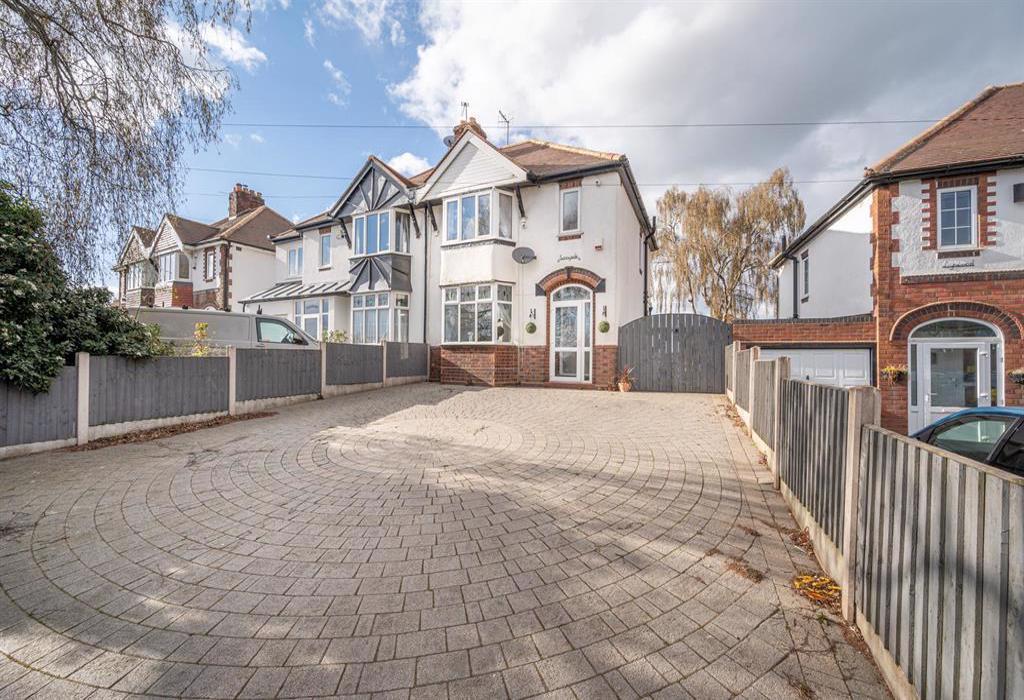 Sunnyside, Stallings Lane, Kingswinford, DY6 7LR 3 bed semidetached